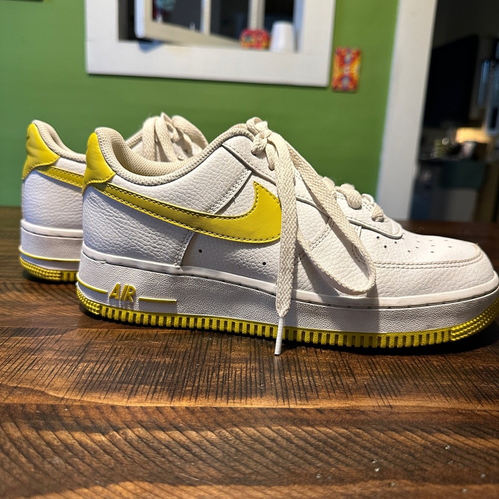 Ladies Nike Air Force 1